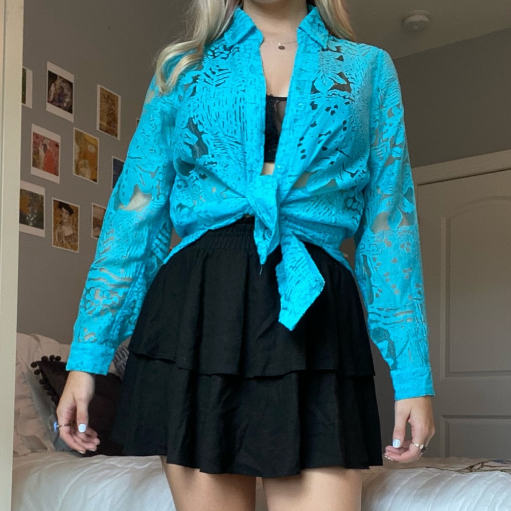 Vintage y2k button up blouse 🦋